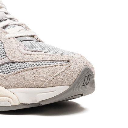 9060 Lunar Timberwolf Grey